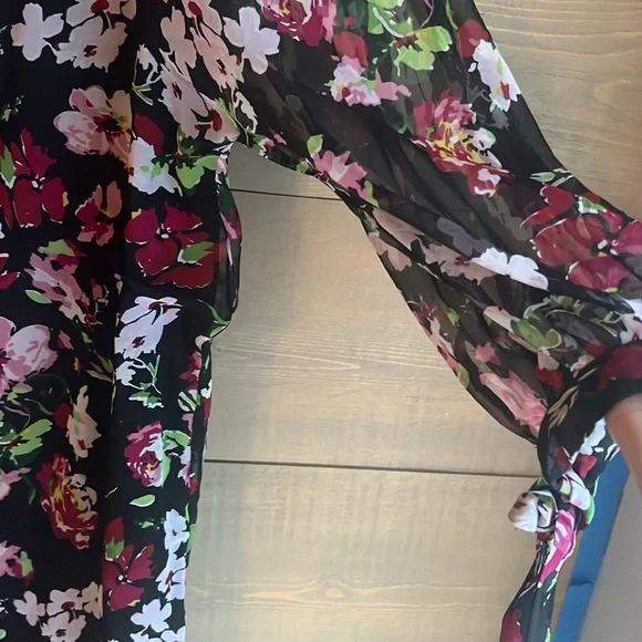 Equipment Natasha Floral Silk Shift Dress in size Small - Picture 10 of 11